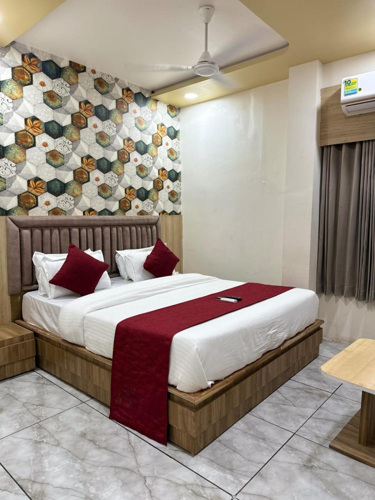 Hotel Alpine Ahmedabad Eksteriør bilde