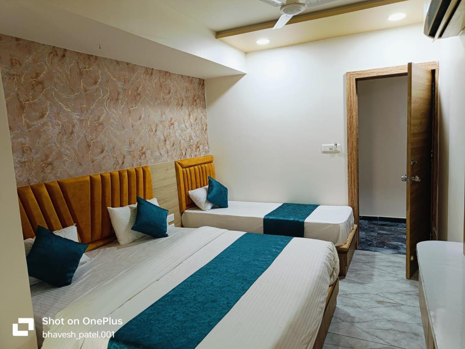 Hotel Alpine Ahmedabad Eksteriør bilde