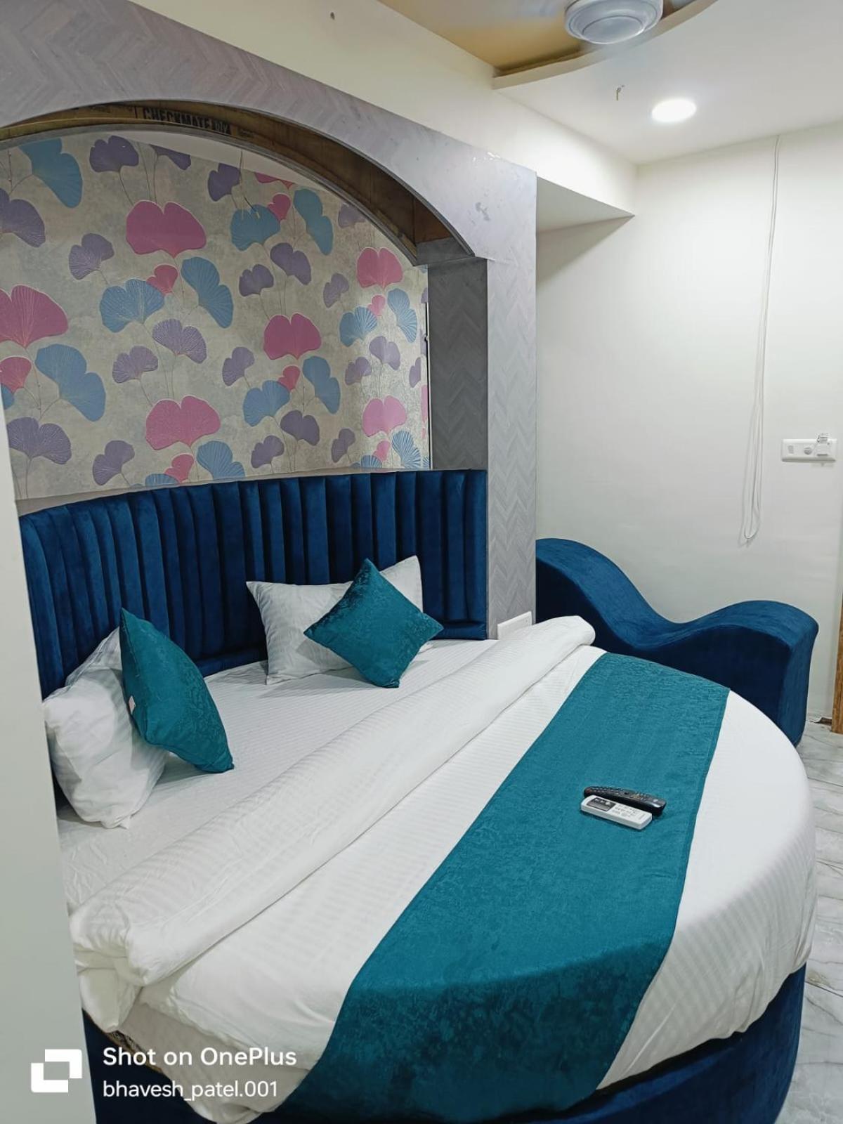 Hotel Alpine Ahmedabad Eksteriør bilde
